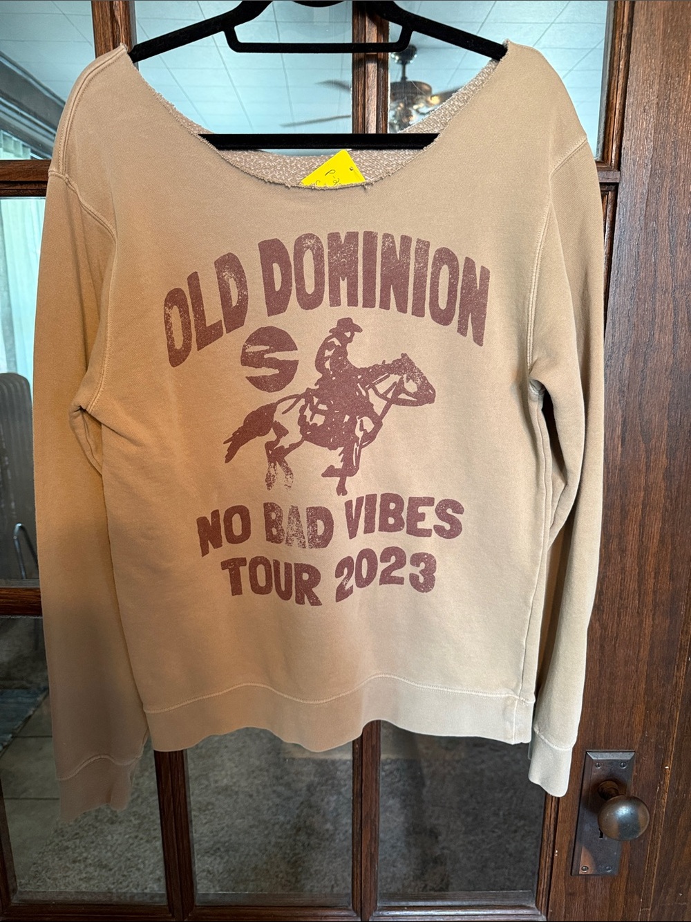 Old Dominion No Bad Vibes Tour 2023 Scoop Neck Pullover - Tan